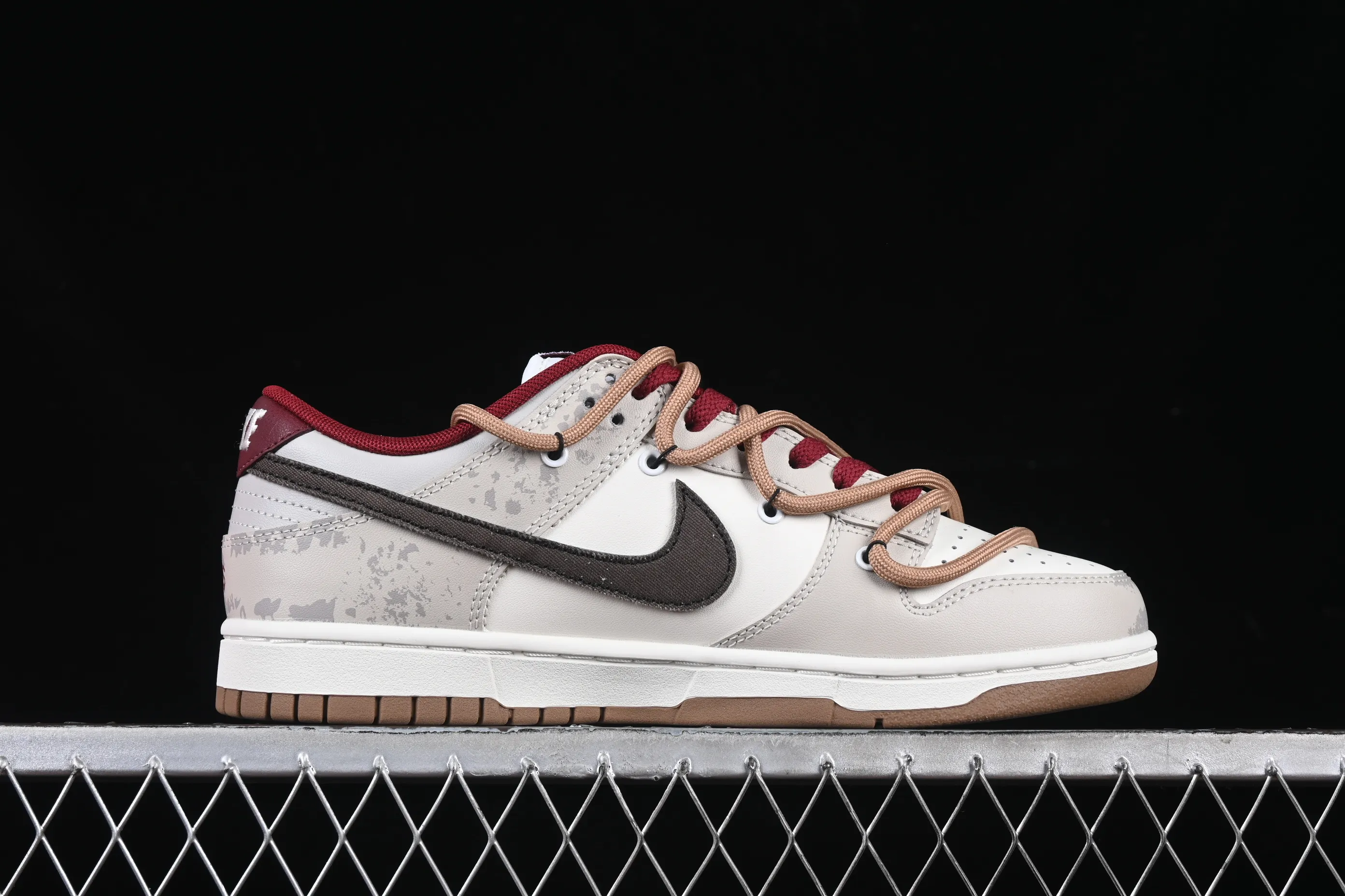 All Categories Nk SB Dunk Series Nk SB Dunk Low Low-top Sneakers Nk Dunk Low Koala Party Deserted End Retro Style Wasteland Deconstruction Old Graffiti Beige Low-top Casual Sneakers FB7160-161